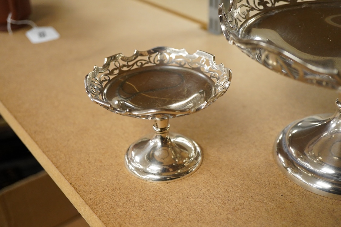 A suite of three George V graduated comports, by Stuart Dawson & Co Ltd, London, 1911, with pierced borders, comprising a large comport height 11.9cm and pair of smaller comports, height 7.2cm, 20oz.